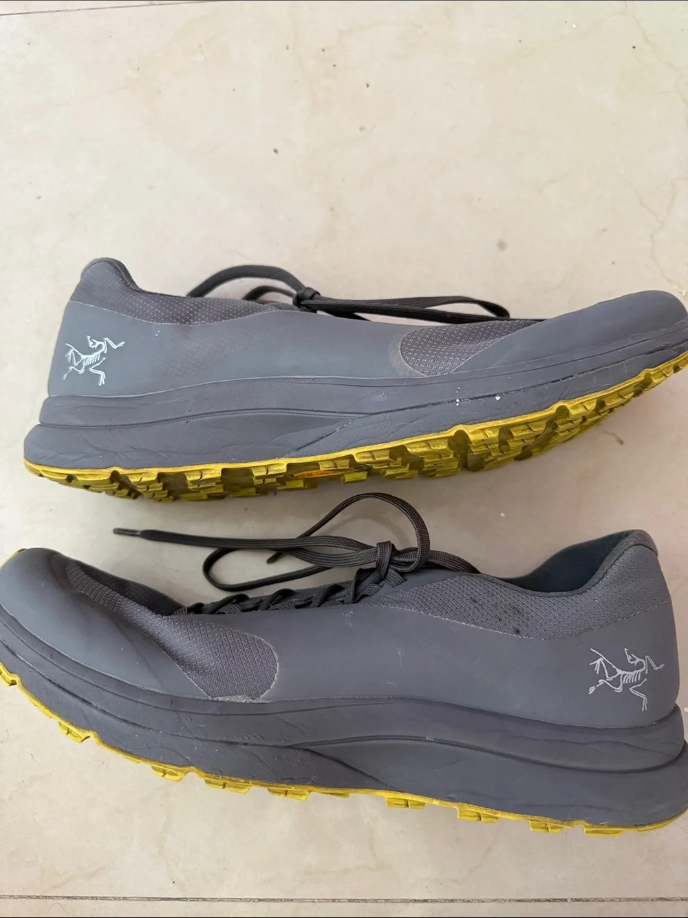 Arcteryx waterproof size 11